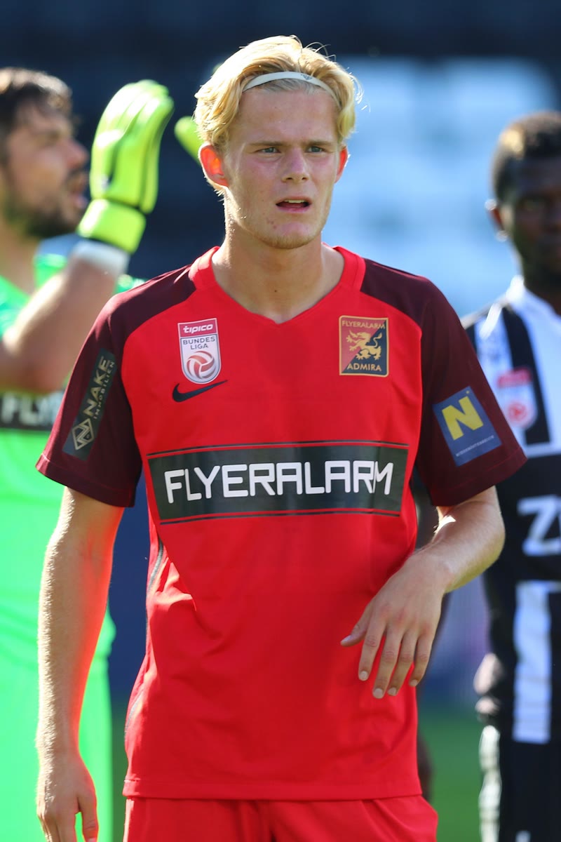Morten Hjulmand under en fodboldkamp