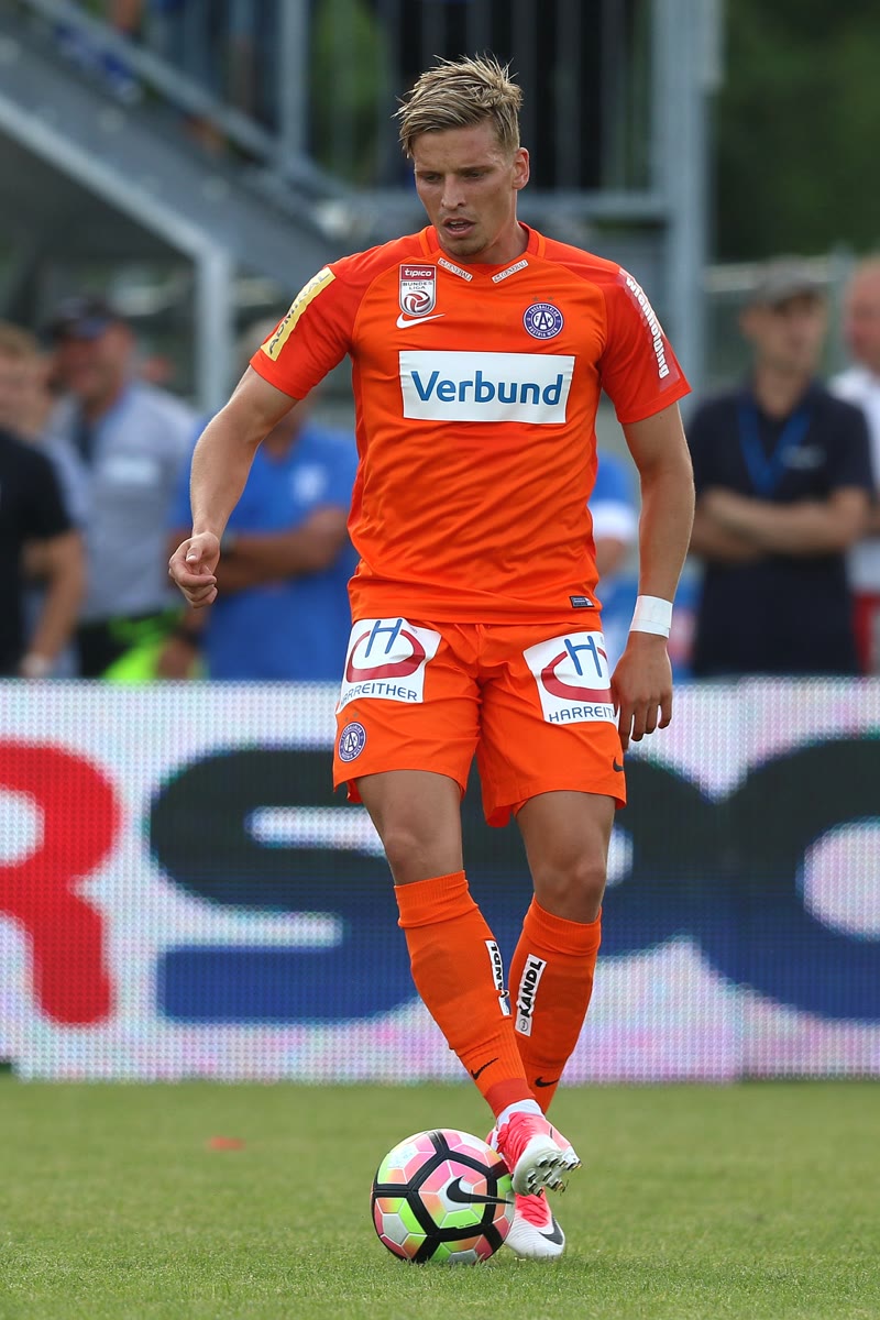 Jens Stryger Larsen under en fodboldkamp